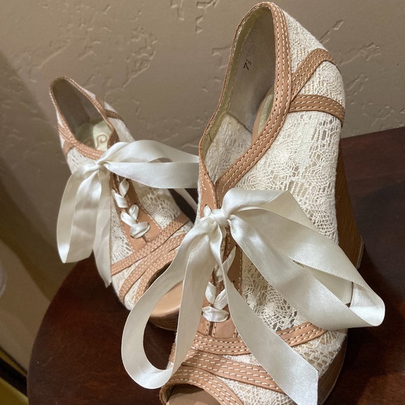 Seychelles Women's Harmony Wedge Peep Toe Pump, Natural, Size 7.5 - Picture 10 of 11